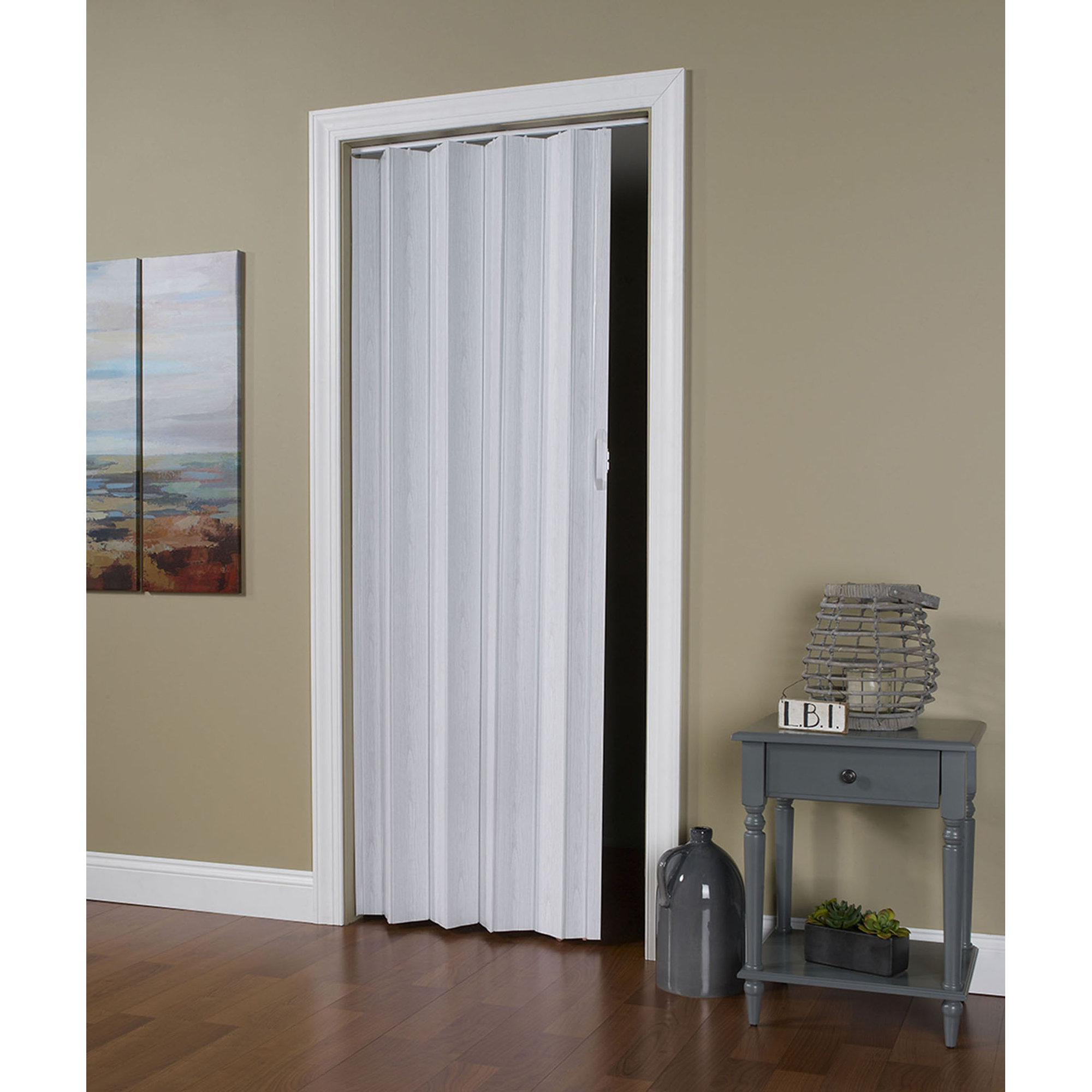 accordion door with lock